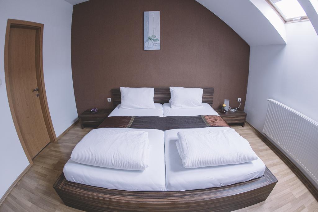 Central Apartman Sopron Exterior photo