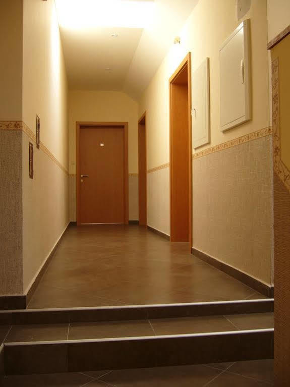Central Apartman Sopron Exterior photo