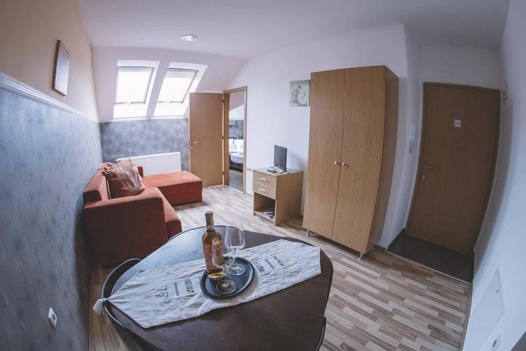 Central Apartman Sopron Exterior photo