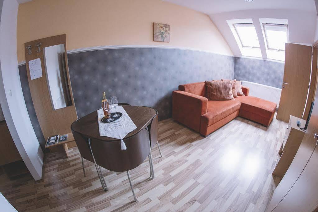 Central Apartman Sopron Exterior photo