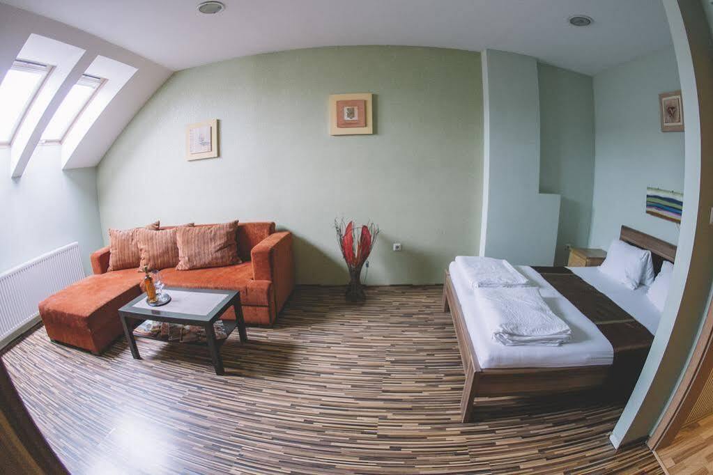 Central Apartman Sopron Exterior photo