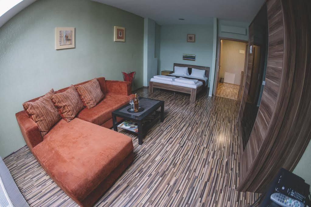Central Apartman Sopron Exterior photo